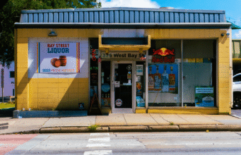 How Vinyl Banner Signs Help Local Businesses Stand Out Vinyl Banner Signs